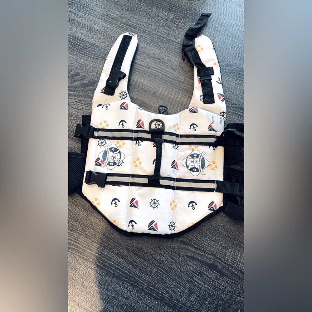 Dog life jacket. NEW WITHOUT TAGS